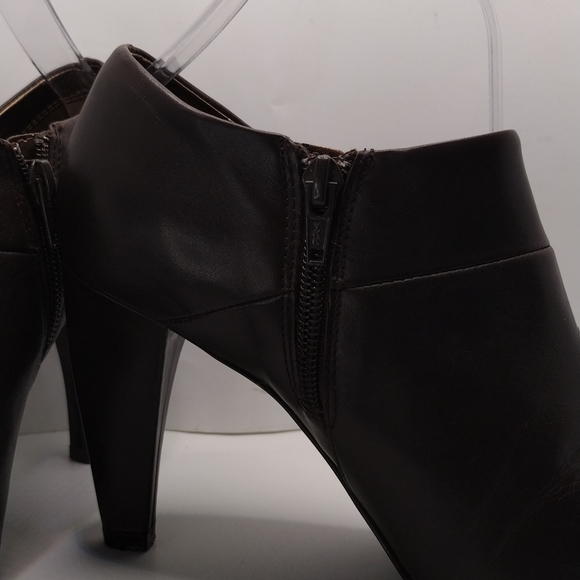 KRISTIN DAVIS HEELS - Picture 2 of 8